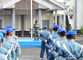 Upacara HUT ke 75 Polisi Militer Angkatan Laut (Pomal) di Lapangan Arafuru Mako Lantamal VI Makassar