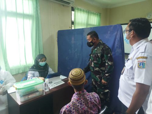 Vaksinasi Tahap Kedua Lansia di Kepulauan Seribu