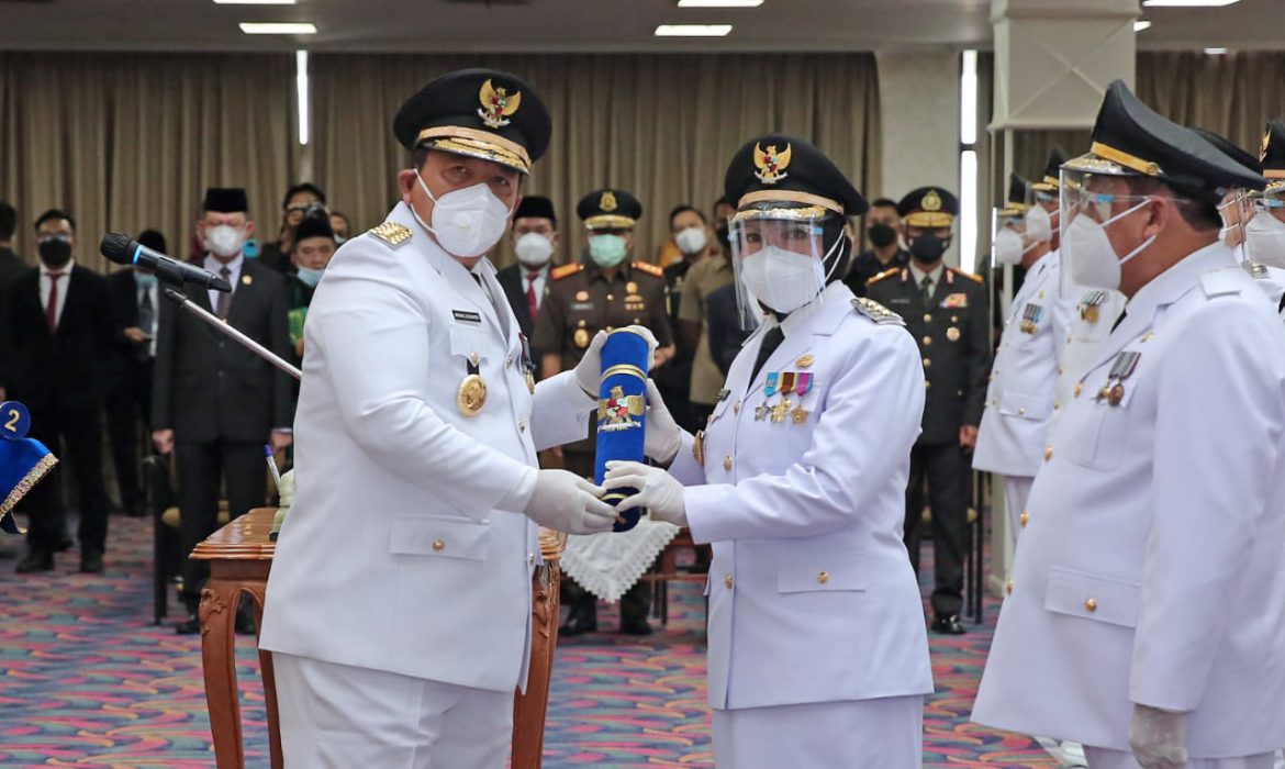 Gubernur Lampung, Arinal Djunaidi (kiri)