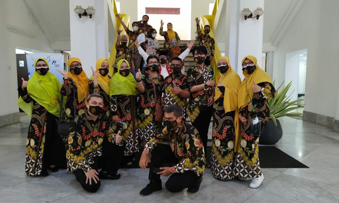 Fakultas Kedokteran Universitas Indonesia Rayakan Dies Natalis ke-71 dengan Lomba Tumpeng Alat Kesehatan