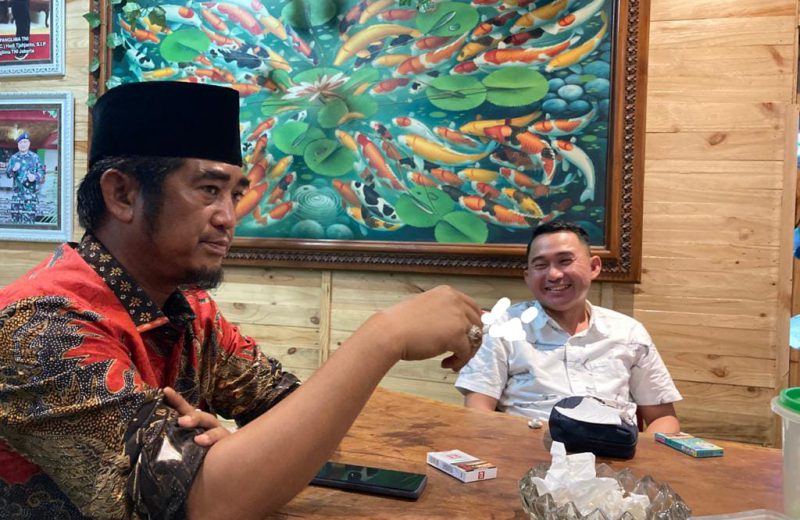 Ketua DPD KNPI Riau bertemu dengan Tokoh Masyarakat Riau Rusli Ahmad, Rabu (10/3/2021) malam, di Agrowisata Kopi Aren.