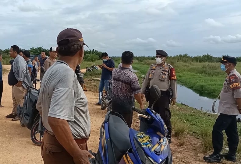 Masyarakat Sungai Raya datangi lahan. Untuk mempertanyakan kepada pengawal PT Mentari yang diduga masuk ke lahan masyarakat
