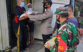 Pemerintah Laubaleng dan Aparat TNI-Polri Memberi Bantuan Sosial Kepada Warganya