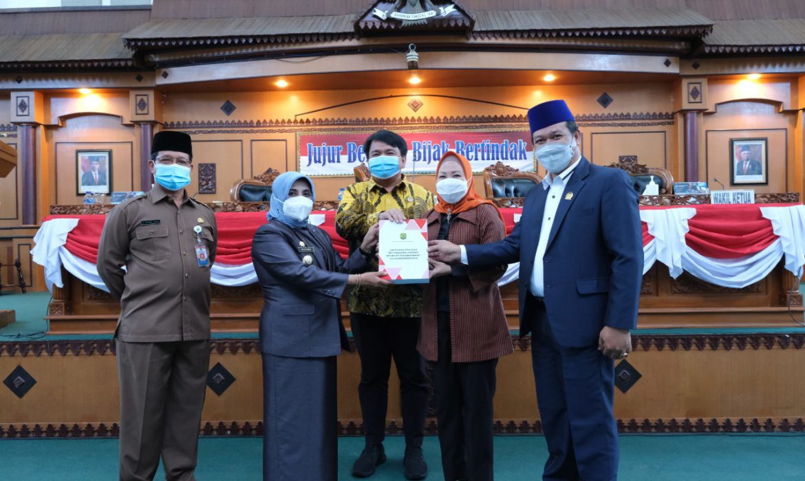 Usai Sidang Paripurna Rahma Serahkan Usulan Nama Calon Wakil Wali Kota Kepada DPRD Tanjungpinang