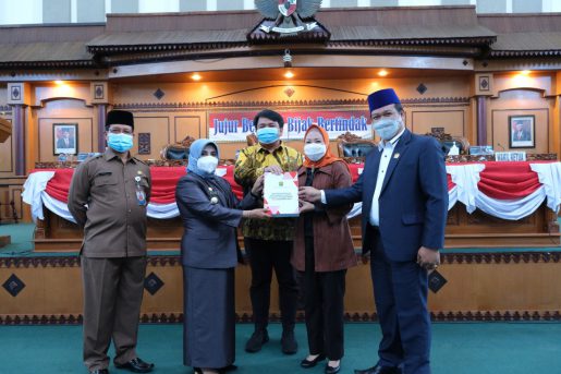 Usai Sidang Paripurna Rahma Serahkan Usulan Nama Calon Wakil Wali Kota Kepada DPRD Tanjungpinang