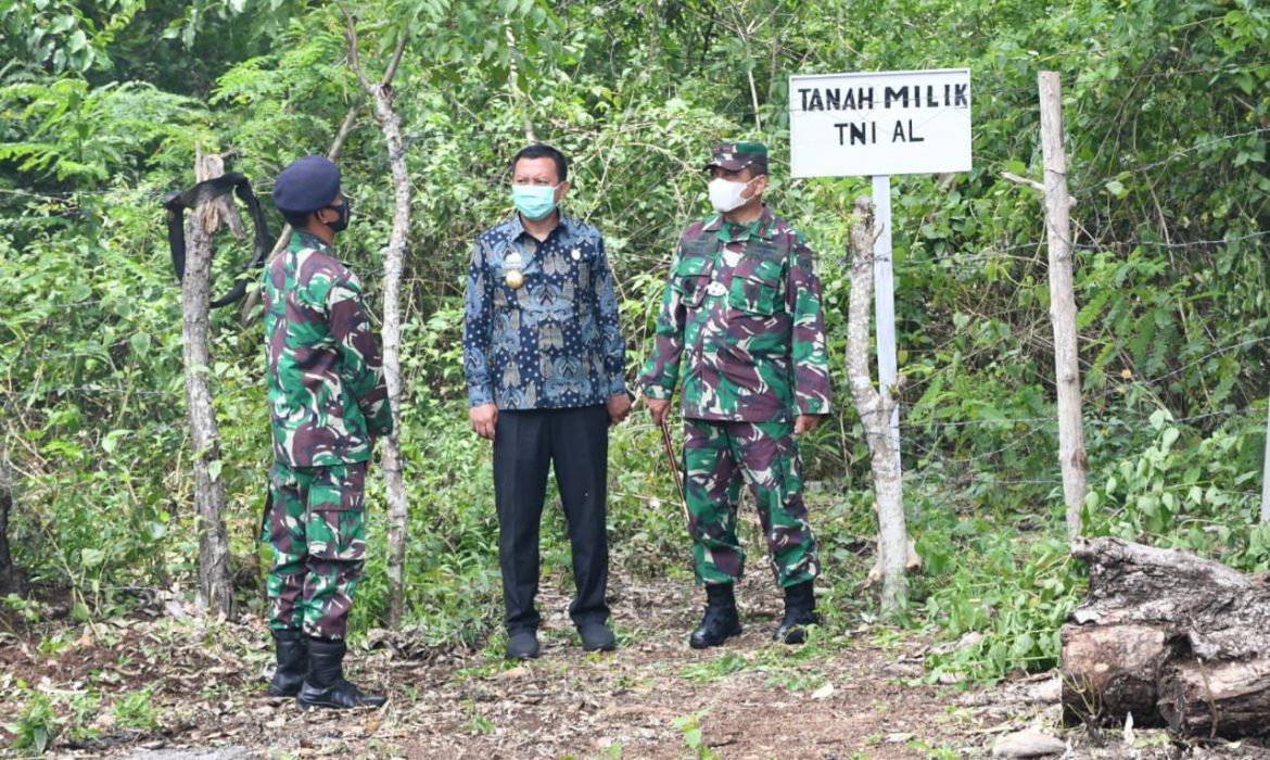 Komandan Lantamal VI Terima Sertifikat Tanah Hibah untuk TNI AL dari Pemkab Kepulauan Selayar