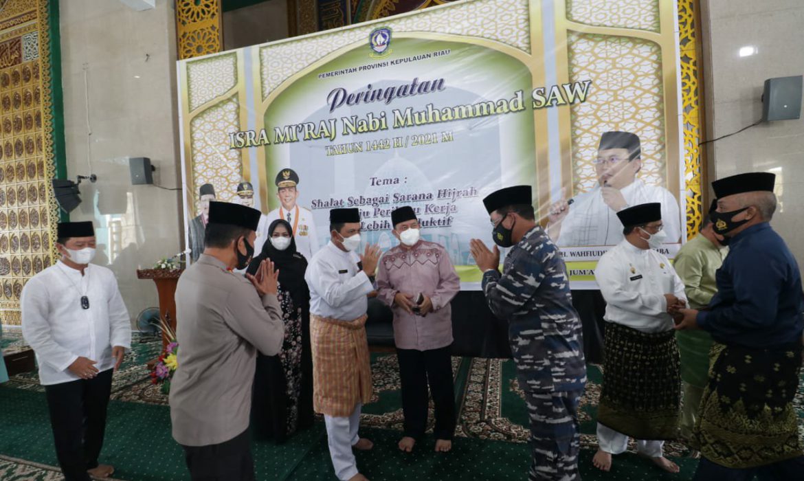 Bersama Gubernur dan Wakil Gubernur Kepri, Kapolda Hadiri Peringatan Isra Mi’raj Nabi Muhammad 1442 H di Tanjungpinang