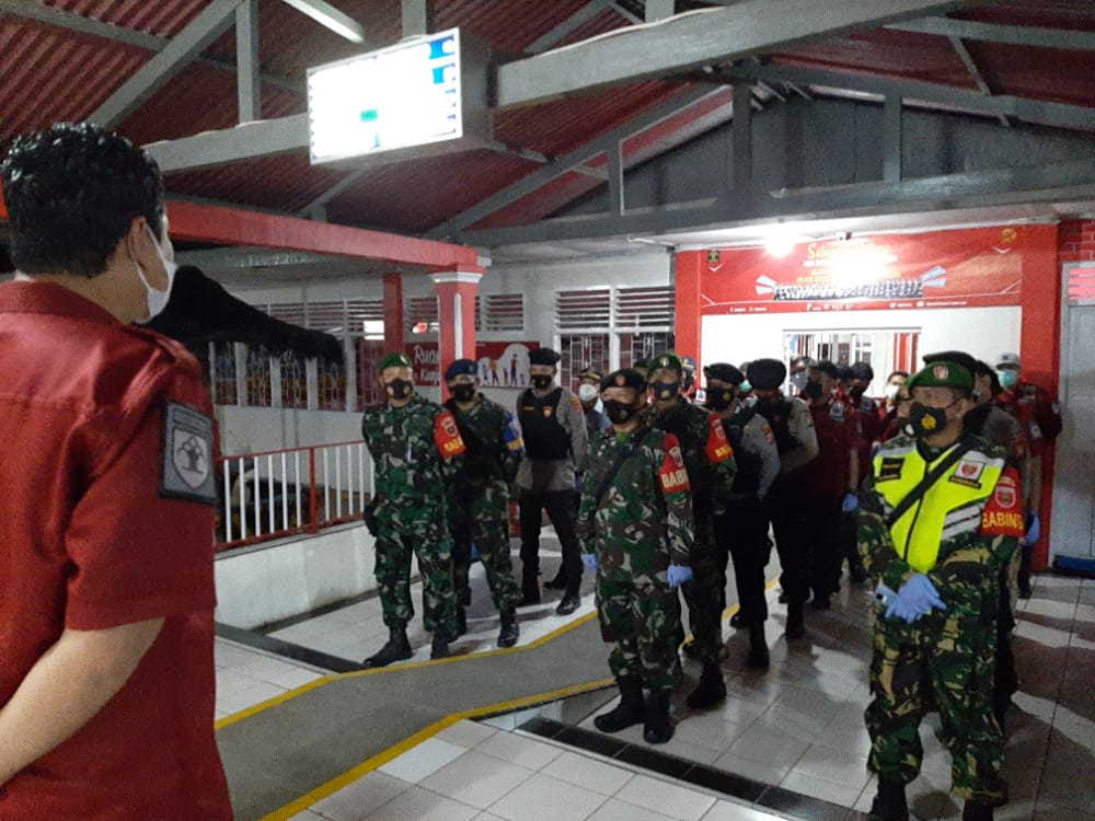 Tubagus Chaidir Saat Memimpin Personel Gabungan Sebelum Melaksanakan Giat Penggeledahan dan Razia di LPKA Kelas ll Maros