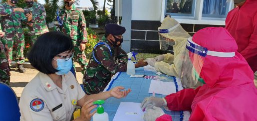 Rapid Anti Body Massal Kepada Seluruh Pejabat dan Personel Dilakukan di Halaman Parkir Mako Lantamal Vl Makassar