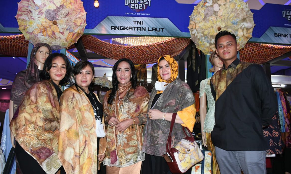 Stand TNI Angkatan Laut yang di wakili oleh Korcab VI Daerah Jalasenastri Armada II (DJA II) di Event Pameran South Sulawesi Digital Festival tahun 2021 di UpperHills Convention Hall Makassar.