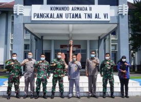 Wakil Komandan Lantamal Vl Makassar Beserta Jajaran Terima Kunjungan Kerja Tim Kemenko Polhukam di Mako Lantamal Vl Makassar ( Foto : Nur Fajriansyah )