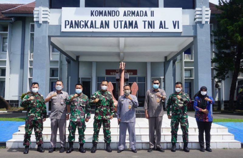 Wakil Komandan Lantamal Vl Makassar Beserta Jajaran Terima Kunjungan Kerja Tim Kemenko Polhukam di Mako Lantamal Vl Makassar ( Foto : Nur Fajriansyah )