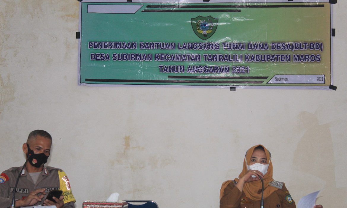 Penyaluran Manfaat Bantuan Langsung Tunai Dana Desa Tahun Anggaran 2021 di Desa Sudirman Kecamatan Tanralili Kabupaten Maros ( Foto : Nur Fajriansyah )