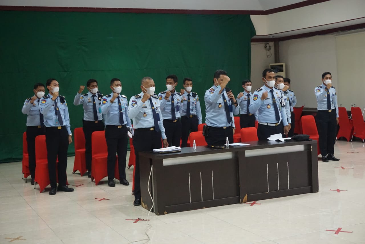 Tubagus M Chaidir Kepala LPKA Kelas ll Maros Saat Melakukan Yel-Yel di Depan Tim Penilai Internal (TPI) (Foto : Nur Fajriansyah)