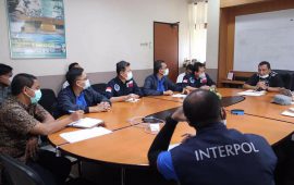 Dugaan Pencemaran Minyak di Peraiaran Babin, DLH Batam Rapat dengan Tim Interpol Indonesia