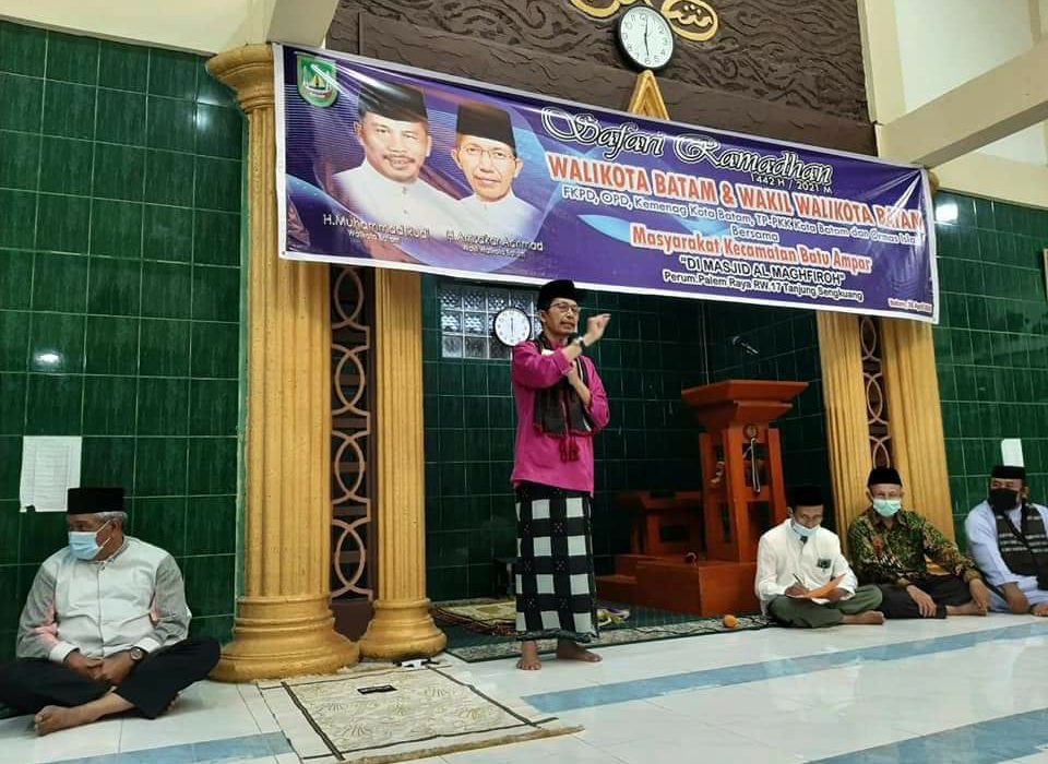 Saat Safari Ramadan di Batu Ampar, Amsakar Berpesan agar Jemaah Terapkan Prokes