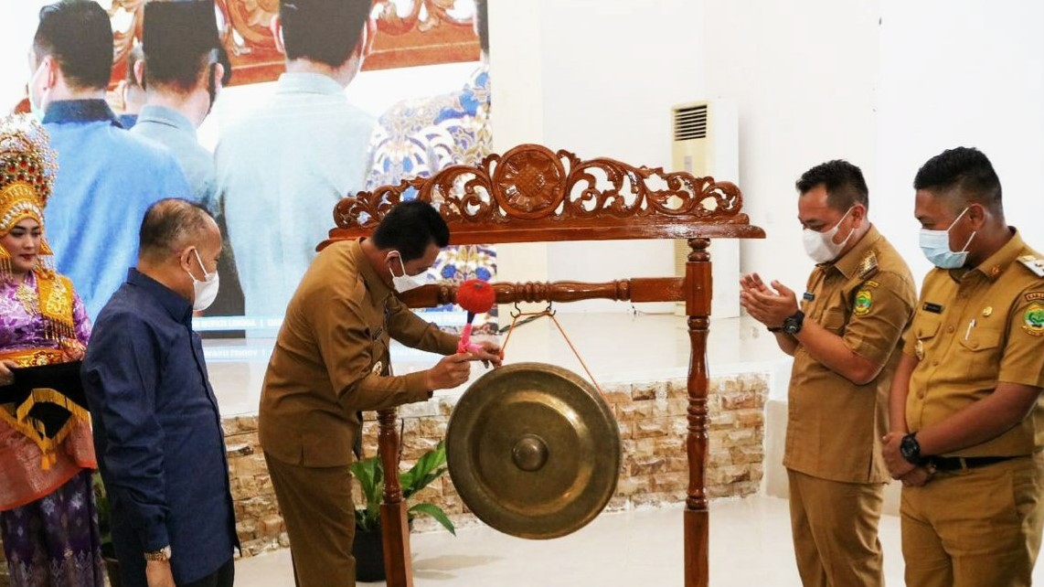 Gubernur Provinsi Kepulauan Riau, Ansar Ahmad, saat membuka Musyawarah Perencanaan Pembangunan (Musrenbang) Kabupaten Lingga, di Aula Kantor Bupati Lingga, Selasa (6/4/2021). (Foto: Istimewa)