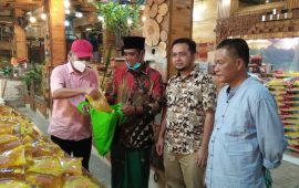 Ketum SANTAN NU Bersama Ketum APPI Berbagi Al Quran Diiringi Sembako