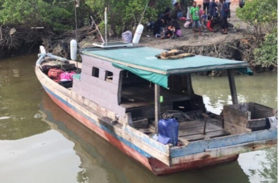 16 orang Warga Topang Kabupaten Meranti Riau dicegat Satpol Air Karimun