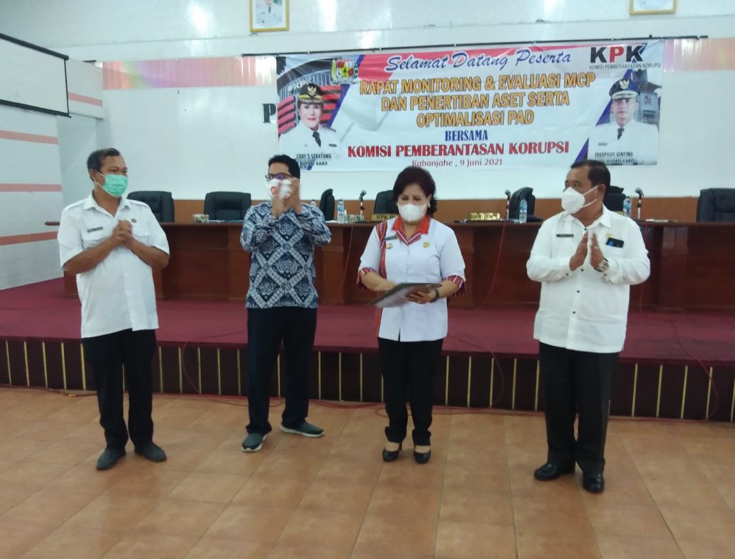 Bupati Karo Cory Sriwati Sebayang Gelar Rapat Monotoring Evaluasi bersama KPK RI