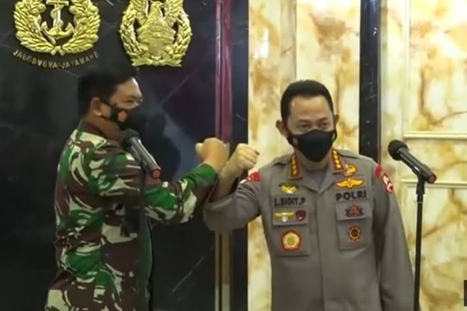 Panglima TNI dan Kapolri Tinjau Vaksinasi di Madiun dan Bangkalan