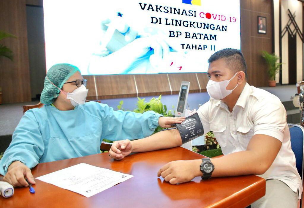 Kepala BP Batam Tinjau Vaksinasi Dosis ke-2 bagi Pegawai