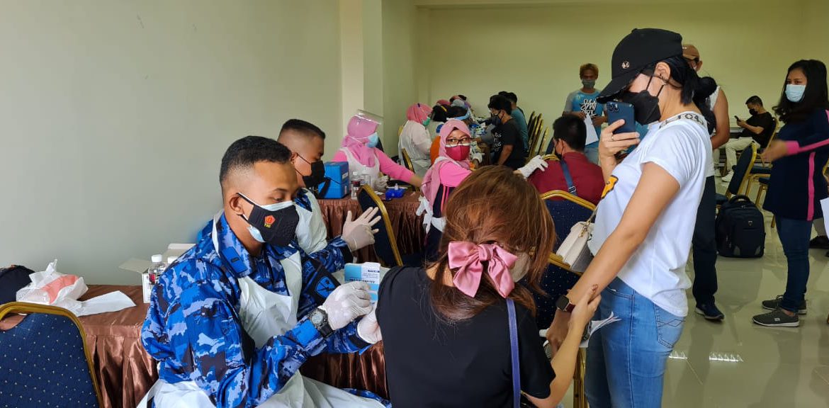 Lanud Hang Nadim Kembali Gelar Serbuan Vaksin di UIB Batam