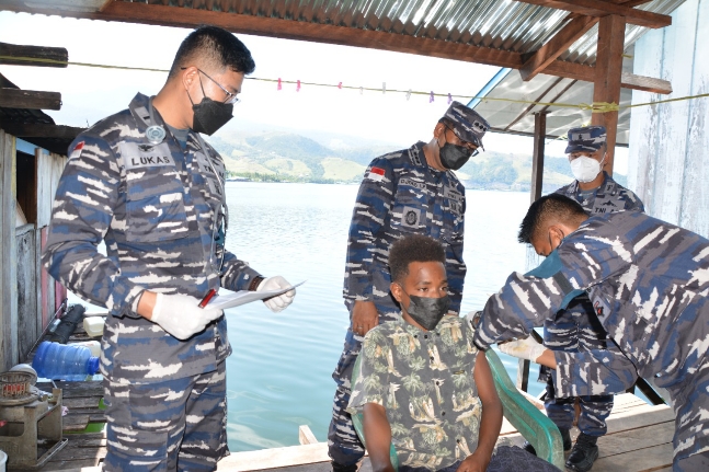 TNI AL Kembali Laksanakan Vaksinasi Door to Door di Jayapura