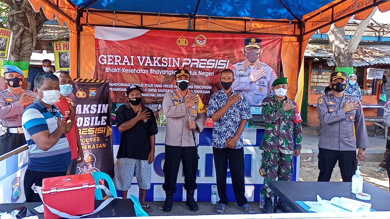 Polres Pamekasan Gelar Vaksinasi Mobile Presisi di Pasar Kolpajung