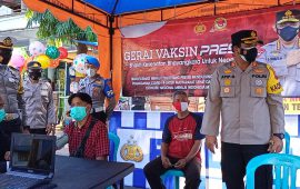 Kapolres Pamekasan Pantau Giat Vaksin Presisi Mobile di Pasar Tradisional