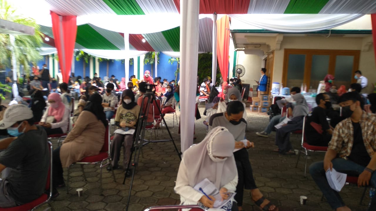 Ruang tunggu vaksin sebelum masuk tahap screening