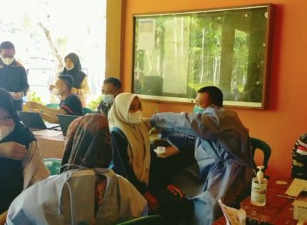 TNI AL Ranai Gelar Serbuan Vaksinasi kepada Pelajar