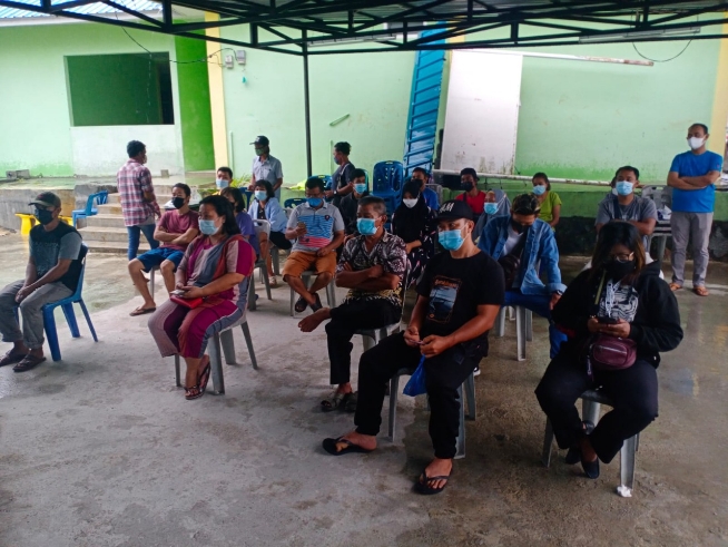 TNI AL Vaksinasi Warga Tanjunguban Bintan