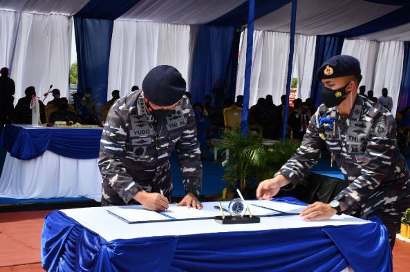 Serahterima Dipimpin KSAL, KRI Pollux-935 Resmi Perkuat Jajaran TNI AL