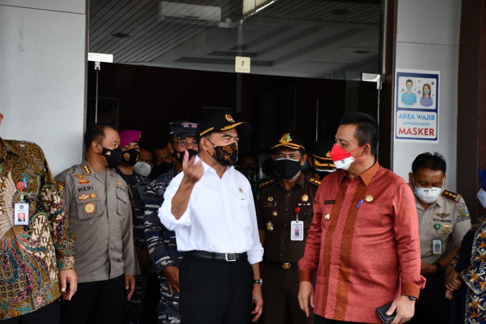 Kedatangan Menko PMK di Bandara RFH Tanjungpinang Disambut Danlantamal IV