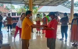Menyambut HUT RI 76, Pemdes Desa Kuta Galoh Kecamatan Tiga Binanga Bagikan Ratusan Hand sanitizer dan Masker
