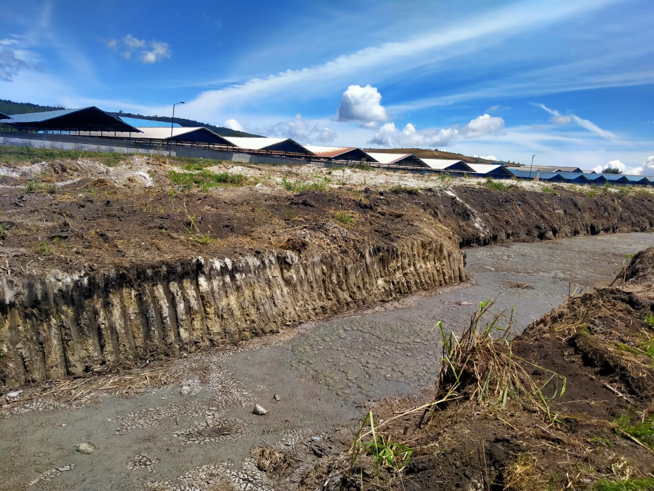 Tampak Limbah PT Maharkata di Desa Portibi Lama Kecamatan Merek