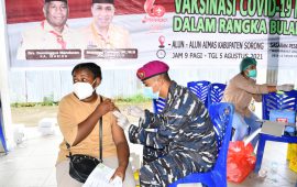 Korps Marinir TNI AL Bersama Dinas Kesehatan Papua Barat Gelar Serbuan Vaksinasi Massal di Kota Sorong