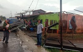 Angin Puting Beliung Merusak Rumah Warga Desa Kubu Colia