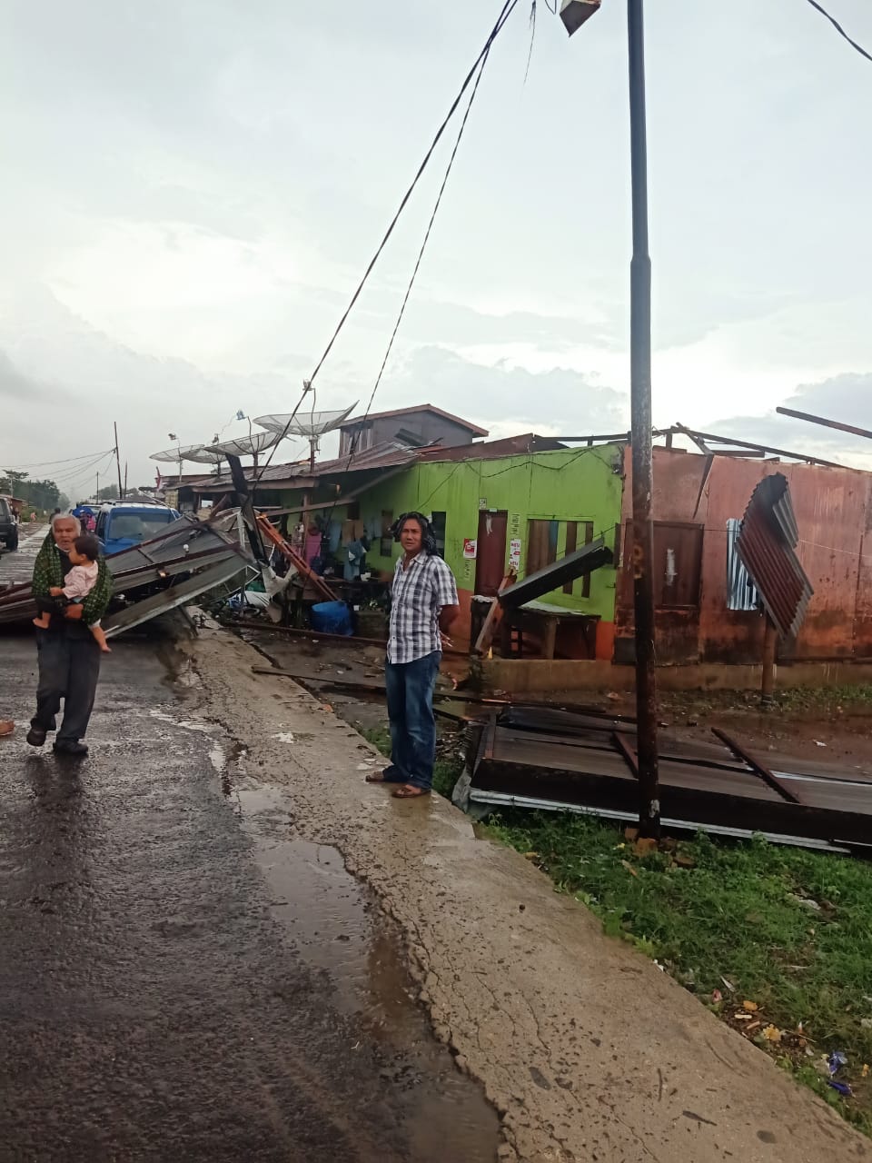 Angin Puting Beliung Merusak Rumah Warga Desa Kubu Colia