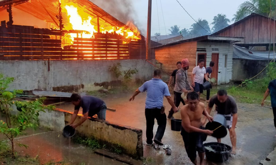 Si Jago Merah Menghanguskan Enam Rumah di Laubaleng