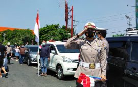 Saat Detik-detik Proklamasi, Pengendara Diminta Berhenti untuk Nyanyikan Lagu Indonesia Raya