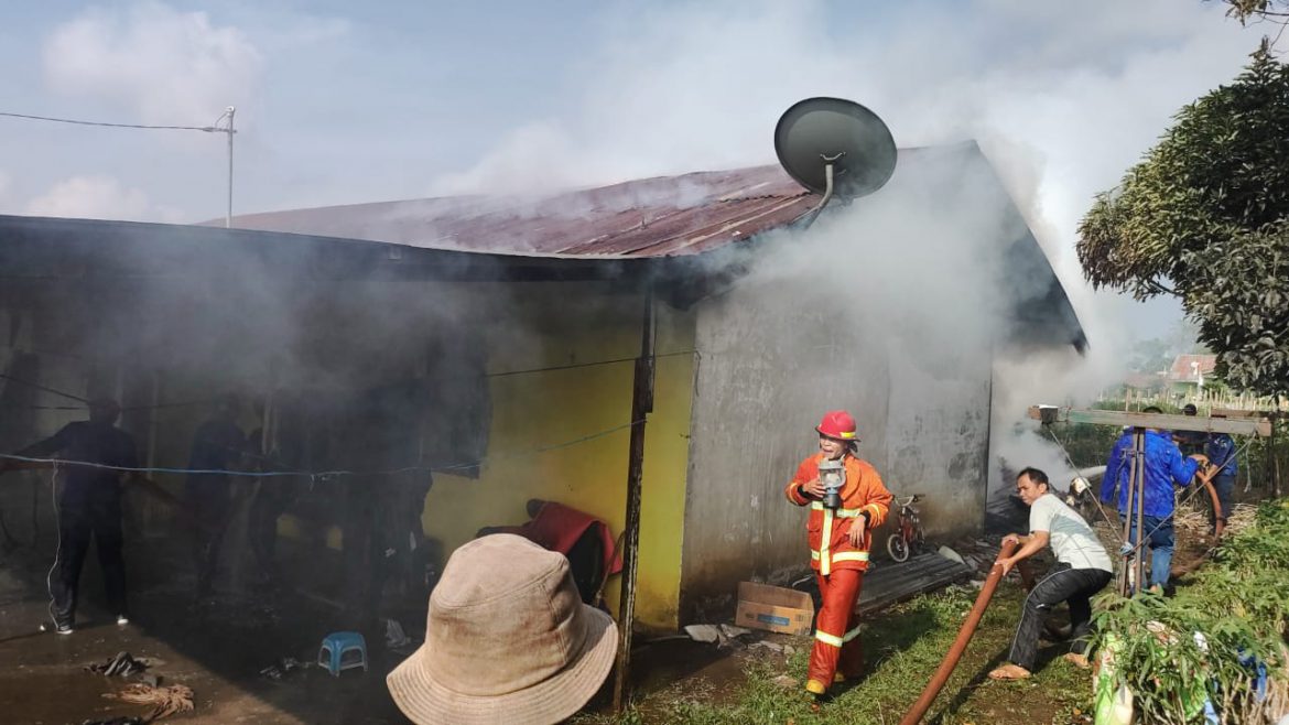 Si Jago Merah Melahap 2 Unit Rumah di Sumber Mufakat Kaban Jahe
