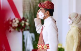 Presiden Jokowi Kenakan Pakaian Adat Lampung Saat Pimpin Upacara Kemerdekaan