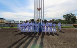 Dalam Rangka HUT ke-76 TNI AL, Lanal Batam Ziarah dan Tabur Bunga di Taman Makam Pahlawan