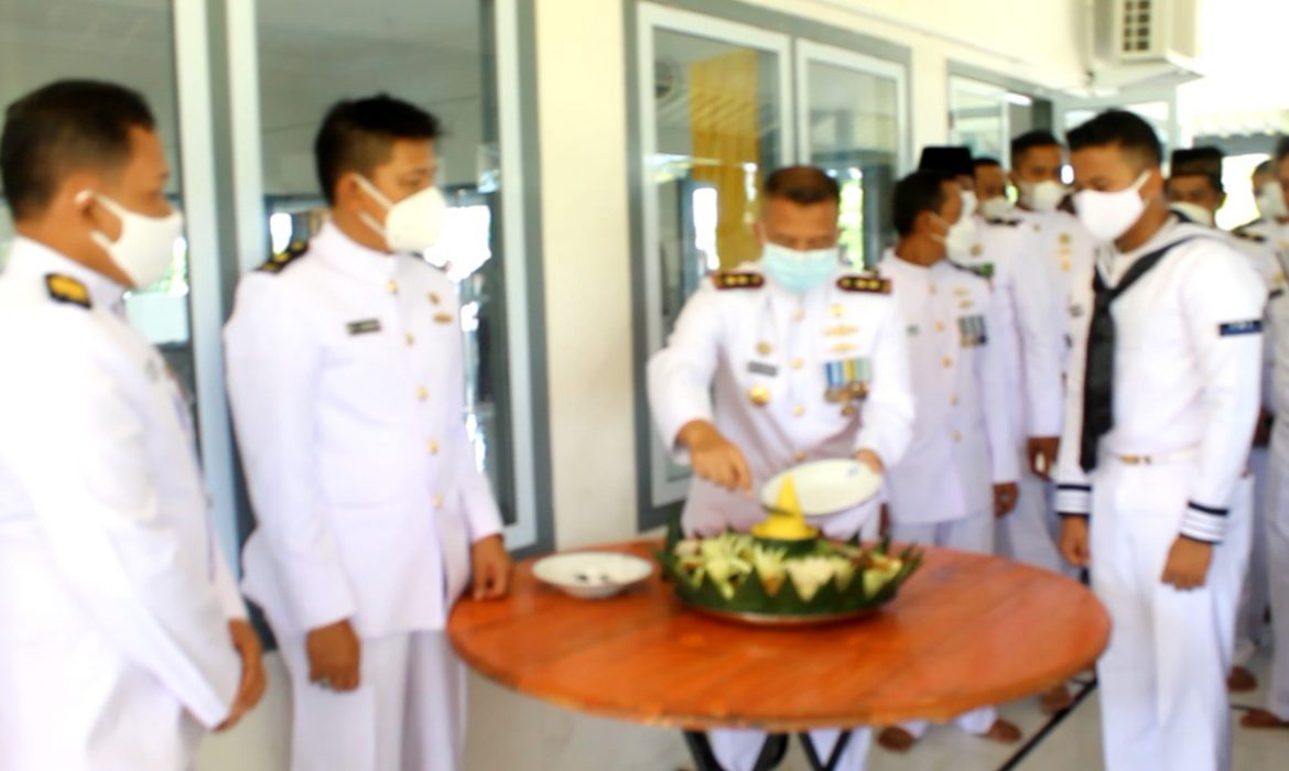 Lanal Dabo Singkep Gelar Upacara HUT TNI AL ke-76 dan Adakan Syukuran
