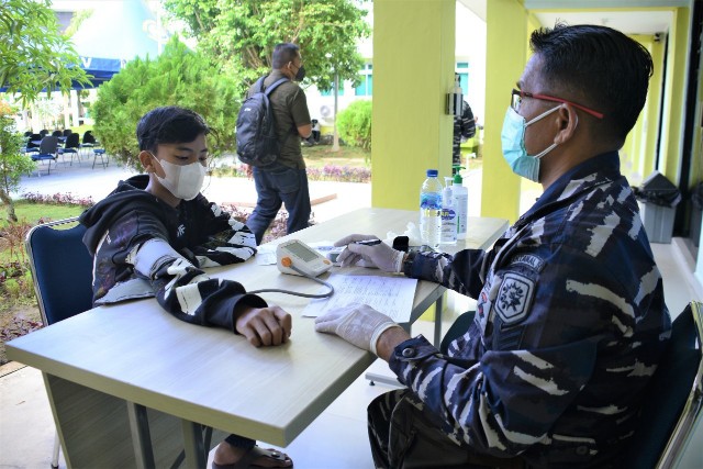 Sambut HUT ke-76 TNI AL, Lantamal IV Gelar Serbuan Vaksinasi
