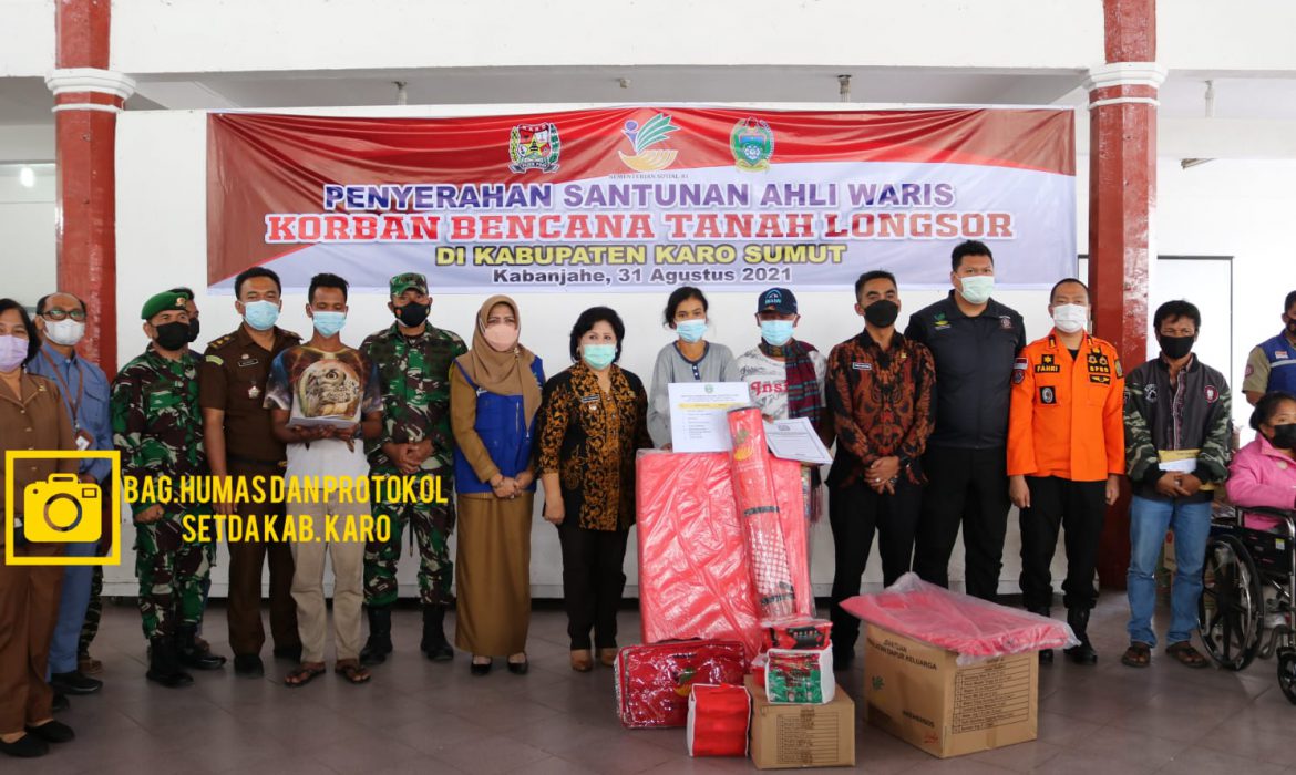 Bupati Karo Serahkan Santunan Kepada Ahli Waris dan Bantuan Bagi Korban Bencana Tanah Longsor Lau Bawang