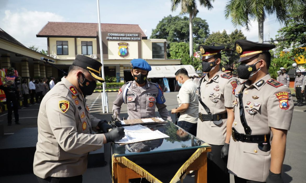 Serah Terima Jabatan   Beberapa Perwira di Polres Kediri Kota