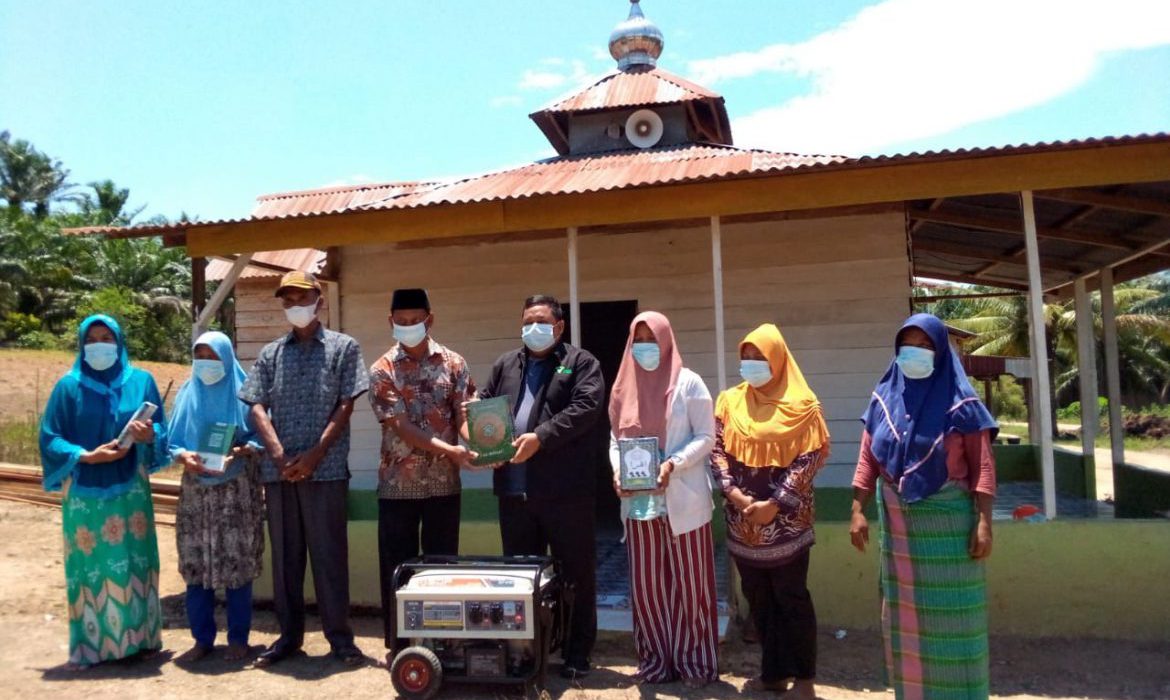 Penyerahan Tali Asih Dompet Duafa Waspada Sumut Kepada Warga Dusun Sidodadi